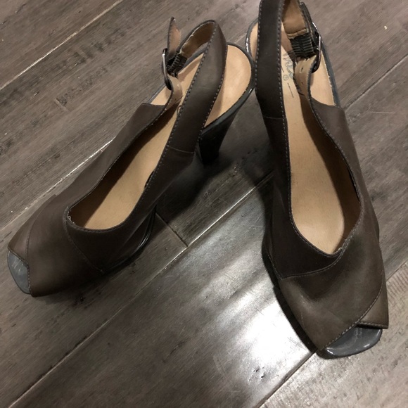 Shoes⭐️ - Picture 2 of 3